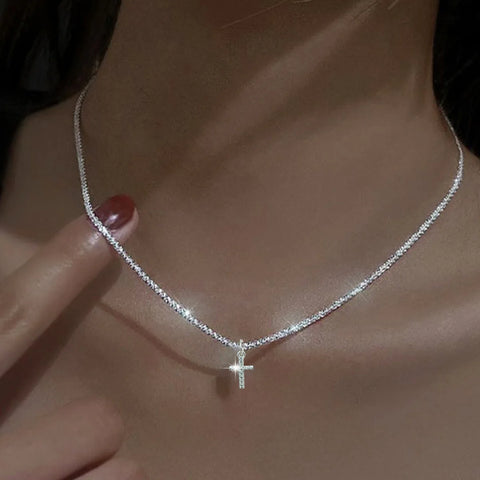 Colar popular de prata esterlina 925 com cruz de zircônia